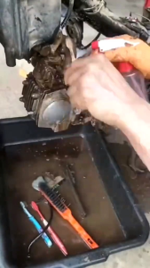 น้ำยาล้างห้องเครื่องน้ำยาล้างคราบน้ำมันล้างคราบจาระบีไม่กัดสีรถและซีลยาง