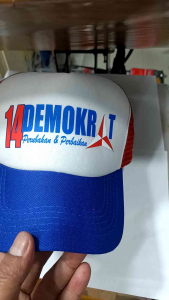 Topi Demokrat 3 Warna: Desain Trendy & Nyaman untuk Musim Panas