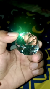 Batu moissanite lokal mirip permata