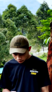 T-Shirt teruslah bekerja keras kain katun combet kaos kata kata kaos viral kaos pria distro kaos terbaru