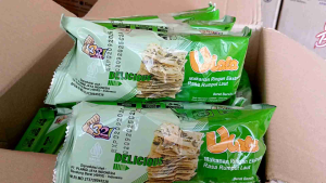 SNACK ULALA RASA RUMPUT LAUT 1 PAK ISI 10bungkus ( 1 bungkus berat 20gr )