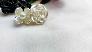 Hijabnur 1 - Bros Hijab Bunga  - Pin Hijab - Peniti Dagu Handmade