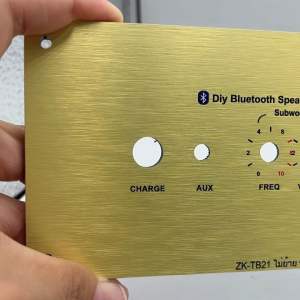 เพลทTB21ไม่ย้าย(ช่องเพลท5*22cm/5*23)อลูมิเนียมสีทอง วัตแบตเม็ดไฟหนา4มิลพร้อมเซาะสวิตช์เปิดปิด 12มิล /Dc11 มิล