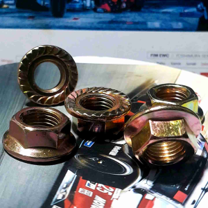 MUR AS RODA BELAKANG VEGA R LAMA JUPITER  FIZR  POLOS  KUNING M12 / KEPALA  KUNCI 17 HARGA 1PCS