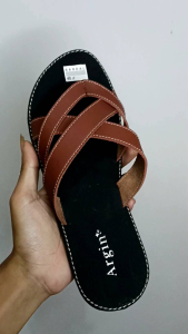 Sandal wanita model ALEESHA bahan karet premium yang dipadukan dengan kulit sintetis