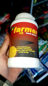 Farmer Flower Booster 500 Gram Pupuk Perangsang Bunga & Buah Mencegah Rontok Komposisi Makro Mikro Vitamin & Zat Pengatur Berwarna Merah