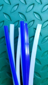 (ซื้อ4แถม1รวมเป็น5)เส้นเชื่อมบานพับ เส้นเชื่อมปะถัง ขนาด 7- 8 มม./ลวดเชื่อมพลาสติก/พลาสติกปะถัง