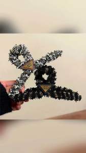 Small fragrance tweed triangle clip