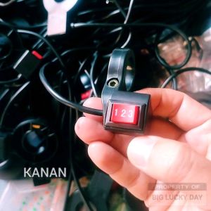 SAKLAR 3 SPEED SEPEDA LISTRIK UNIVERSAL KANAN KIRI SWITCH 3 KECEPATAN 123 TOMBOL 3 PERCEPATAN 1 2 3 MOTOR LISTRIK LOW MEDIUM HIGH SWICTH SELIS MOLIS SCOOTER SKUTER ELECTRIC BIKE SPAREPART SPARE PART ONDERDIL SUKU CADANG BERKUALITAS E-BIKE WARNA MERAH