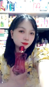 Nước hoa nữ Queen 100ml mẫu mới. ĐẲNG CẤP - SANG TRỌNG - TINH TẾ. Mùi hương thơm của hoa hồng quyến rũ gợi cảm nữ tính.