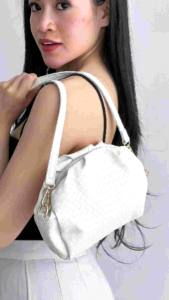 KYOMU Slingbag Chain Luxe Wanita Free 2 Strap (Free Box)