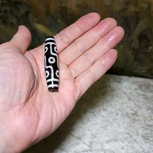 58.5mm Premium aged Tibetan Agate Nine Eyes Dzi (free necklace cord) 58.5毫米西藏老矿玛瑙精品九眼天珠(送項链绳)