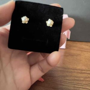 [Studs & Such] 925 Silver Flower Stud Earrings With Genuine Austrian Crystal Pearl