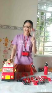 Đồ chơi xe cứu hoả 22-33 chi tiết cho bé (Hộp lớn) vui chơi giải trí. Xe cứu hoả có nhạc đèn đầy đủ phụ kiện. Quà tặng cho bé