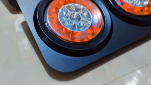 Sebelah Lampu LED Stop Lamp Truck 12volt - 24volt Model 403 / 303 Merah Putih