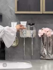 • ĐẶC ĐIỂM NỐI BẬT  • Kệ để bàn chải đánh răng hình gấu là một sản phẩm tiện dụng cho việc sắp xếp đồ vệ sinh cá nhân trong nhà tắm.  • Với thiết kế đáng yêu dễ thương sản phẩm này sẽ làm cho không gian nhà tắm của bạn trở nên sinh động và đáng yêu hơn.