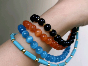 DaVee | Natural colored stones necklace with gold-plated clasp