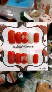 เล็บเจลสีแดงแฟรชสลับแฟรชสีเงินติดโบว์ - ประหยัดริ้วรอยและเป็นยอดนิยมในการสนุก