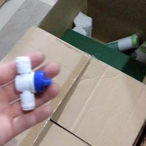 2 cái Khoá van xả phi 6- máu lọc nước nối nhanh