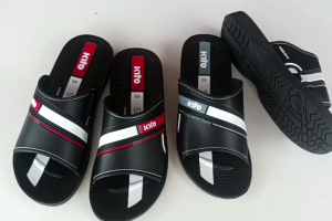 รองเท้ากีโต้ แบบสวมผู้ชาย หนังPVC คุณภาพ อย่างดี พร้อม สังเกตุ บริการส่งทุกวัน