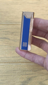 Bật lửa gas đá phủ men xanh demi vàng sang trọng chất liệu kim loại bình gas bằng đồng