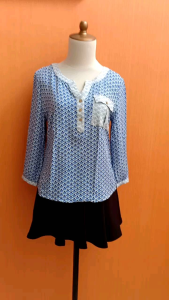 atasan wanita motif biru sisik ikan MATARAY cewek M blouse vneck santai kerja kuliah