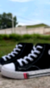 NB BOT- HITAM PUTIH. SEPATU SSKOLAH BAHAN CANVAS