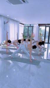 Thảm tập yoga cao su phiên bản thảm yoga cầu vồng đặc tính bền bám sàn cực tốt chống trơn trượt nặng 3 kg Kích thước: 183cm x 68cm dầy 5 mm tặng kèm túi đựng thảm của hãng nhé sản xuất từ cao su tự nhiên đã khử khuẩn khử mùi