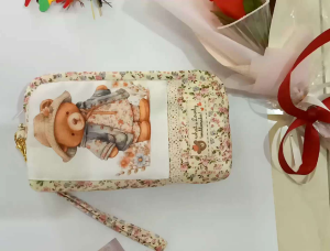 กระเป๋าแฮนด์เมด 5 ช่อง 2 ซิป มีเมนูเลือกการ์ตูนสกรีนหลายแบบ และลายผ้าเลือกหลากหลาย