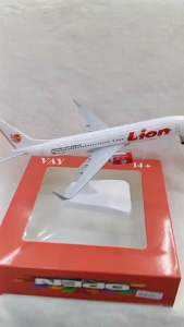Lion Air Boeing 737 Diecast Airplane Model 8 Inches Metal Alloy Aircraft with Landing Gear & Display Stand | Collector Display | Aviation Collection | Premium Aircraft Model