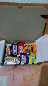 Valentines Gift Box: 10 Pcs Assorted Imported Chocolate w/ Letter & Picture