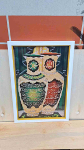 hiasan dinding Lukisan cetak Guci Kalihrafi plus bingkai uk 45x65cm