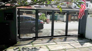 Trackless gate system kit rm1300 ( free install ) to replace rollers jump off track and gate misalignment problems.