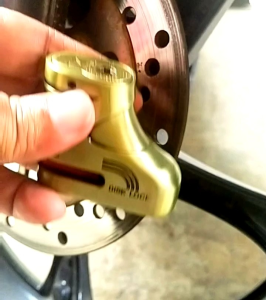 Gembok Cakram Motor Mindy Anti Maling – Keamanan Tinggi untuk Motor Anda!