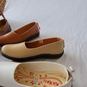 Sepatu Wanita Kickers Slip On Kode MK-73