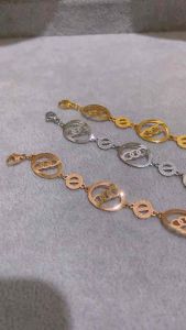 Gelang Plat Motif Titan Wanita