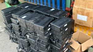 Bộ lưu điện Cyber Power UT650EG kích 12v ra 220v 360w sài tốt. Giá 1 cái chưa bình ác quy