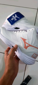 Promo New!! Sepatu Olahraga Voli Volly Mizuno Thunderblade 2 Mid Sepatu Olahraga Wanita Sepatu Wanita Sepatu Mizuno Momentum 2 Women Best Seller