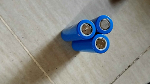 BATRE BEKAS POWERBENG TIPE 18650 CEK VOL 3.1 & 4.1 SIAP PAKAI BARANG BEKAS RANDOM