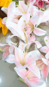 กิ๊บดอกลิลลี่ lily3สี (ขนาดเล็ก3นิ้ว) กิ๊บดอกไม้ผ้า เครื่องประดับผม ชุดทองกวาว นางรำ แหยม ย้อนยุค พลาสติก ย้อนยุค