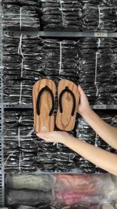 Guốc mộc dép gỗ quai kẹp đế nhẹ dép nữ xỏ ngón