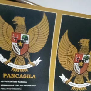 Poster Burung garuda bahan karton