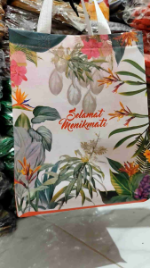1 LUSIN TAS HAJATAN SPUNDBOND LAMINASI MOTIF 22 X 22 CM TINGGI 30 CM