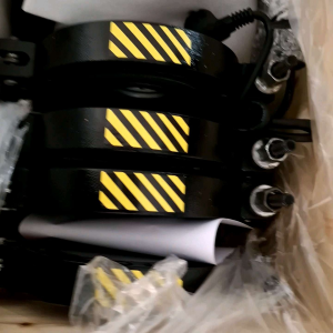 Máy hàn ống HDPE tay quay 63-200 HUAJIN | - Tay quay | - Động cơ điện | - Giá đỡ ống | - Bộ phận hàn | - Khung kim loại | - Sử dụng trong lắp đặt ống HDPE | - Cảnh công trường xây dựng