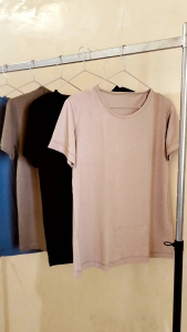 Kaos Polos Lengan Pendek Pria & Wanita: Bahan Katun Berkualitas Tinggi