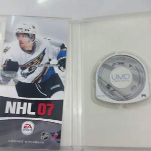 Đĩa game PSP NHL 07 khúc côn cầu Full Box - Playstation
