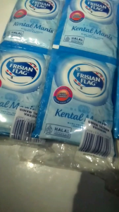 susu Frisian flag| susu Kental manis.   susu Benderasusu kental manis lemak Nabati.  Dengan 8 Vitamin & 3 Mineral. Berat bersih : (38g)