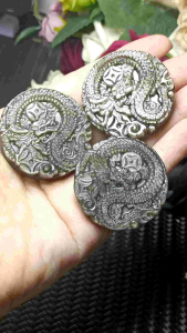 Premium Grade 7A Silver Obsidian Crystal Stone Dragon Pendant 精品货头级亮光眼天眼猫眼招财银曜石立体精雕龙牌吊坠