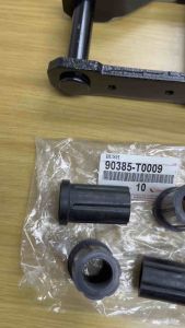 04483-KK010 REAR SHACKLE KIT WITH BUSH FOR TOYOTA HILUX REVO GUN125 GUN126