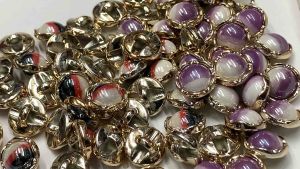 5 nút kiểu sơ mi có sọc cá tính.